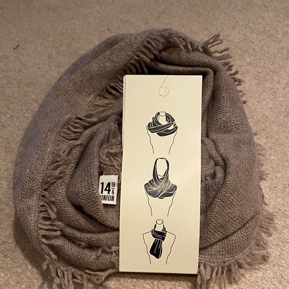 14th & Union Taupe Cashmere Scarf New - Picture 2 of 2